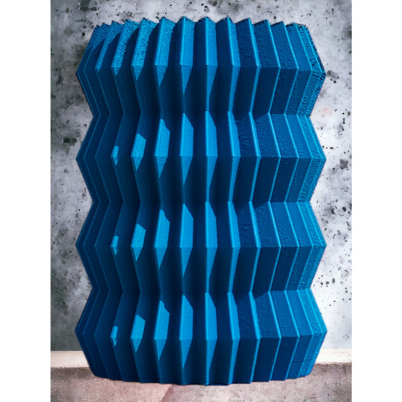 Stylish Contemporary Planter - Angular Creassera Aletas Vase for Flowers Plants - Picture 3 of 5